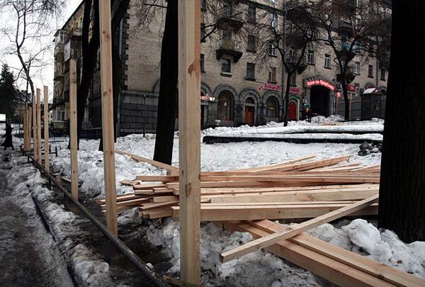 Застройщики захватили сквер на Прорезной