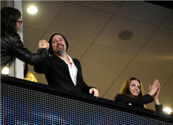 Джоли и Питт наглядно доказывают любовь