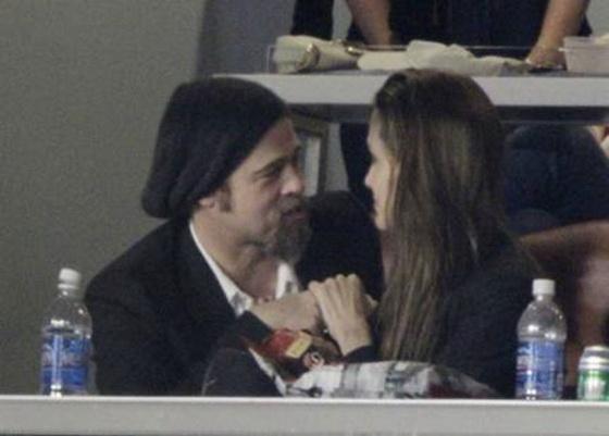 Джоли и Питт наглядно доказывают любовь