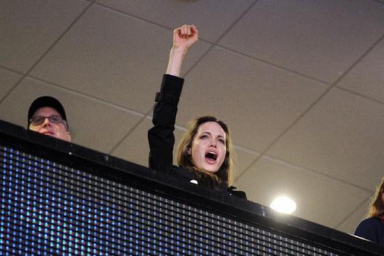 Джоли и Питт наглядно доказывают любовь