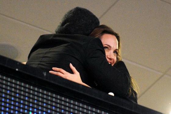 Джоли и Питт наглядно доказывают любовь