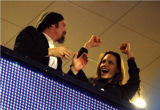 Джоли и Питт наглядно доказывают любовь