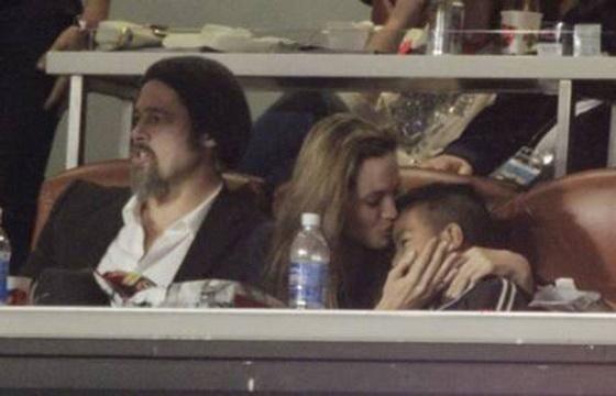 Джоли и Питт наглядно доказывают любовь