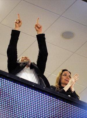 Джоли и Питт наглядно доказывают любовь