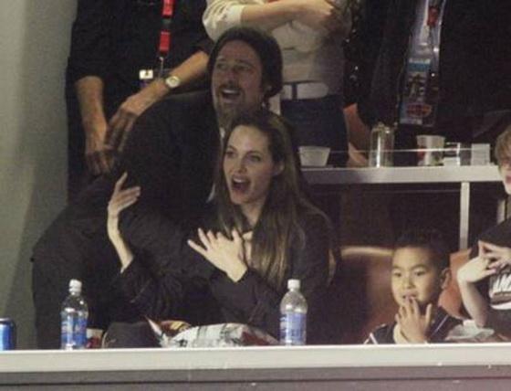 Джоли и Питт наглядно доказывают любовь