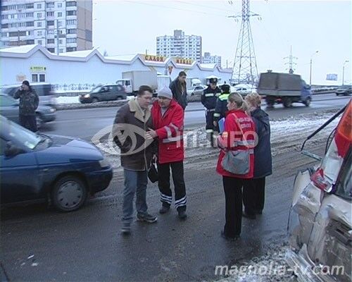 На Дарнице три авто не поделили дорогу