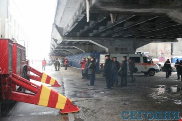 На Шулявке обрушился "Большевик" (ФОТО)