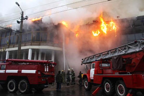 Пожар в развлекательном центре Донецка. ФОТО