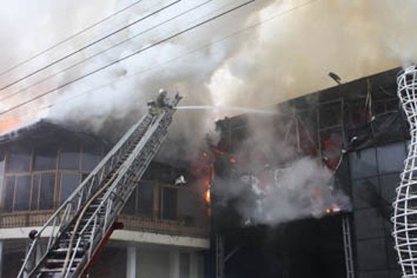 Пожар в развлекательном центре Донецка. ФОТО
