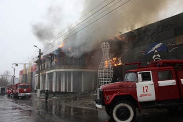 Пожежа в розважальному центрі Донецька. ФОТО