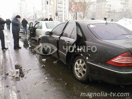 В ДТП на проспекте Бажана столкнулись шесть авто (ФОТО)