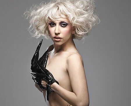 Леди ГаГа снялась топлесс для обложки Q Magazine