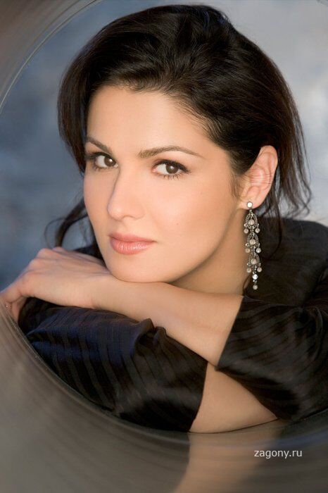Известная оперная певица Анна Нетребко в новой фотосессии