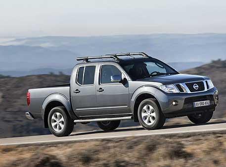 Nissan показал обновленные «лица» Pathfinder и Navara