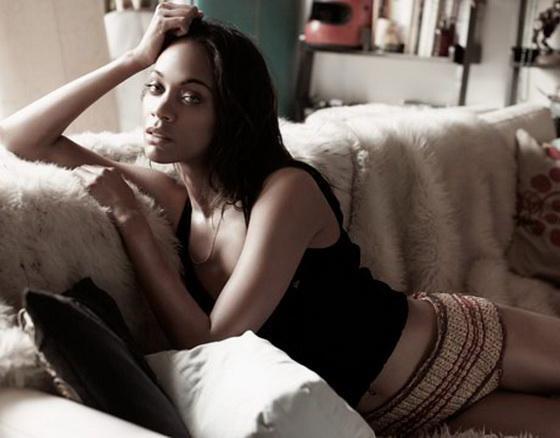 Плоскогрудая звезда «Аватара» в бикини и не только