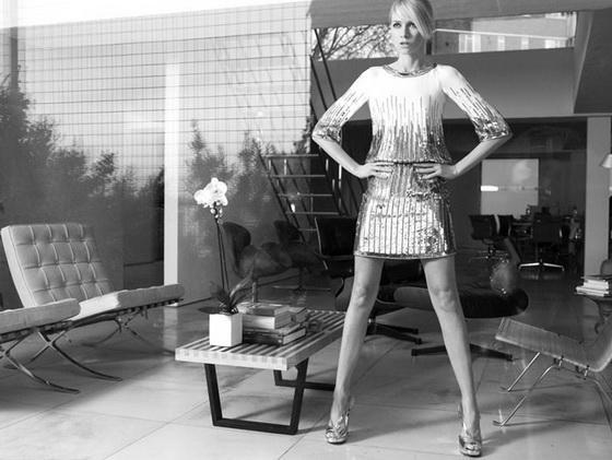 Наоми Уоттс приняла упор лежа