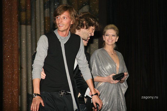 Вера Брежнева шокировала декольте (фото)