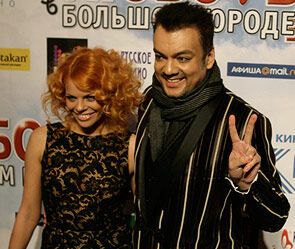 Вера Брежнева шокировала декольте (фото)