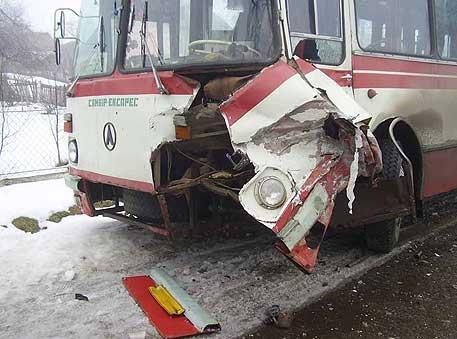 В Львовской области Mazda столкнулась с автобусом