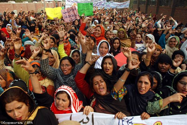 В Пакистане взорвали школу для девочек, есть погибшие