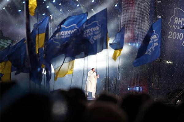 Від церковних гімнів Тимошенко на концерт до Януковича (ФОТО)