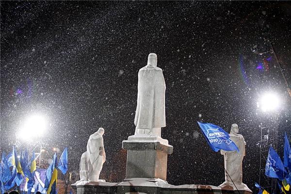 Від церковних гімнів Тимошенко на концерт до Януковича (ФОТО)