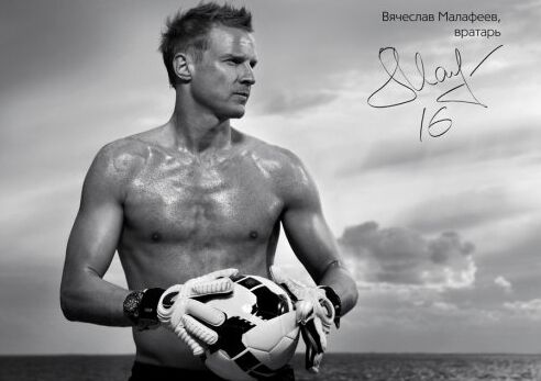 Футболисты «Зенита» разделись и прикрылись мячами