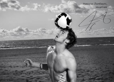 Футболисты «Зенита» разделись и прикрылись мячами