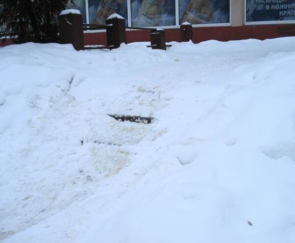 Снежная зима превратила жизнь горожан в кошмар (ФОТО)