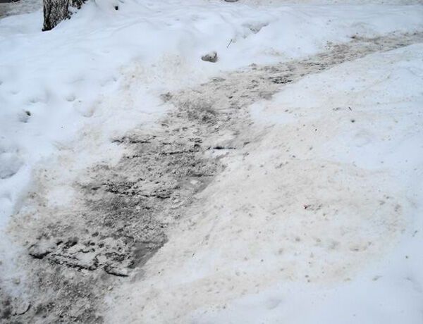 Снежная зима превратила жизнь горожан в кошмар (ФОТО)