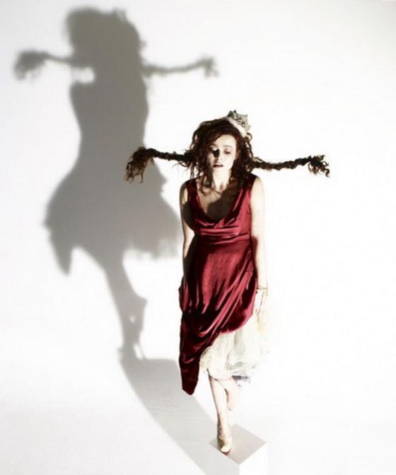 Готичная и эпатажная женушка Тима Бартона