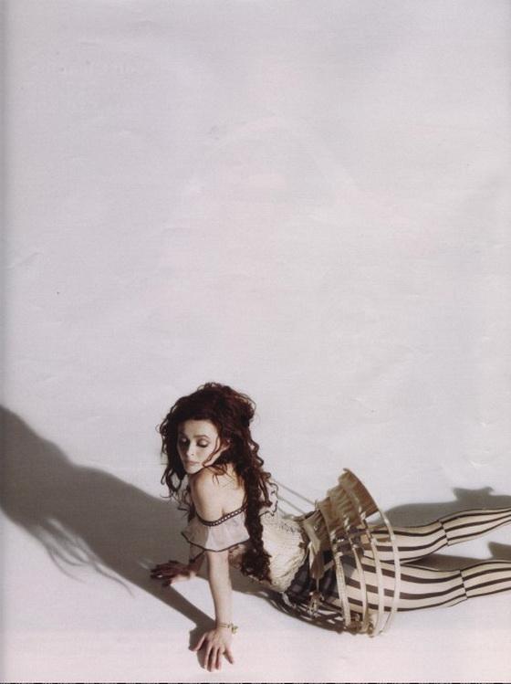 Готичная и эпатажная женушка Тима Бартона