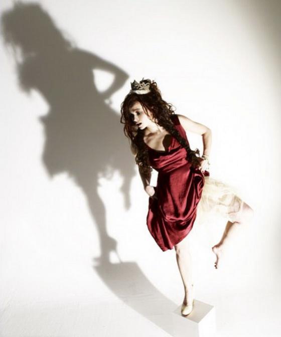 Готичная и эпатажная женушка Тима Бартона