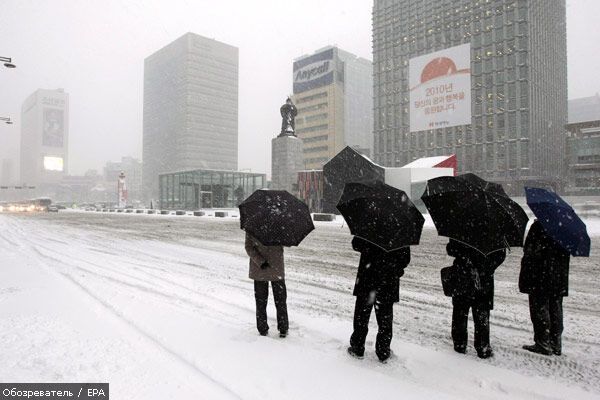 Південну Корею продовжує засипати снігом. ФОТО