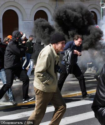 Демонстрації в Афінах вийшли з під контролю. ФОТО