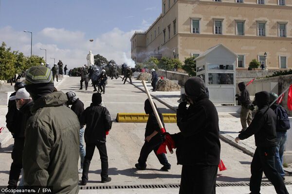 Демонстрації в Афінах вийшли з під контролю. ФОТО