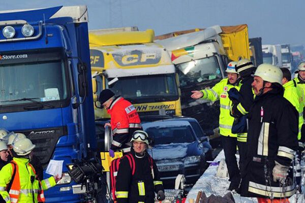 У Німеччині в ДТП потрапило 130 машин. ФОТО