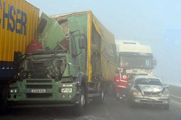 У Німеччині в ДТП потрапило 130 машин. ФОТО