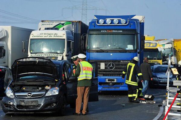 У Німеччині в ДТП потрапило 130 машин. ФОТО