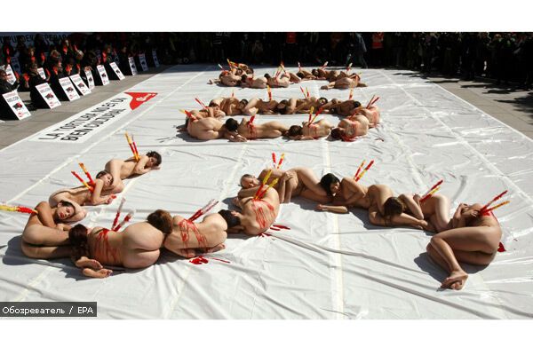 Нагишом проти кориди