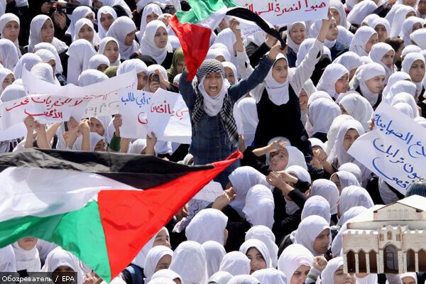 Ізраїльська поліція закидала палестинців гранатами. ФОТО