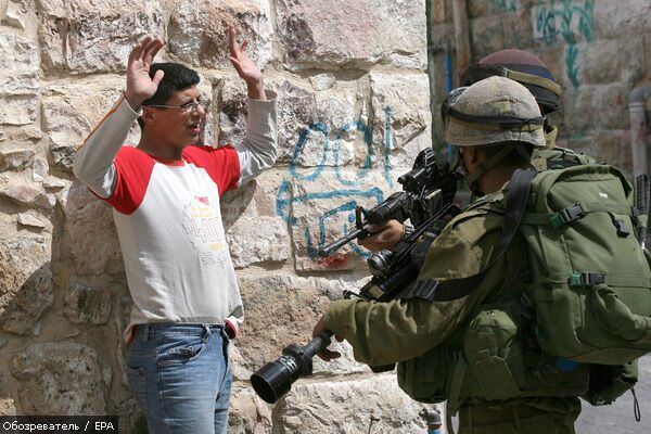 Ізраїльська поліція закидала палестинців гранатами. ФОТО