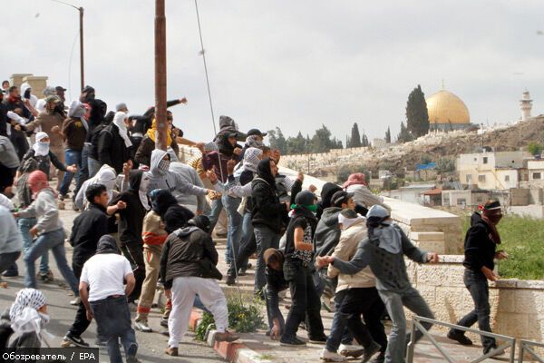 Ізраїльська поліція закидала палестинців гранатами. ФОТО