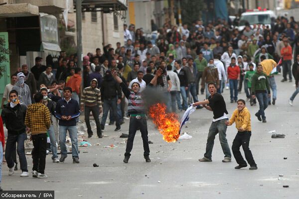 Ізраїльська поліція закидала палестинців гранатами. ФОТО