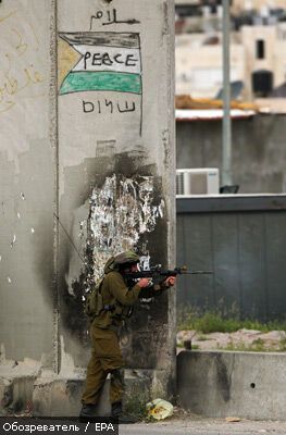 Ізраїльська поліція закидала палестинців гранатами. ФОТО