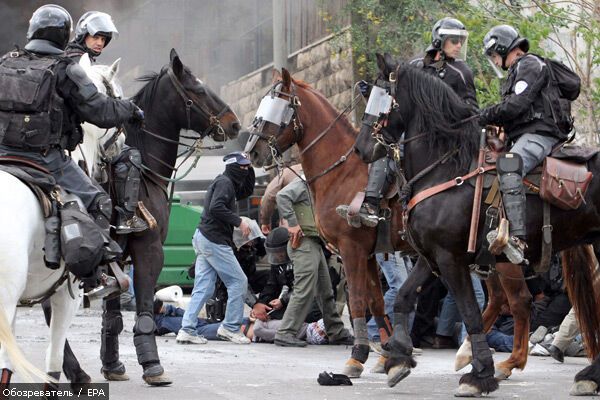 Ізраїльська поліція закидала палестинців гранатами. ФОТО