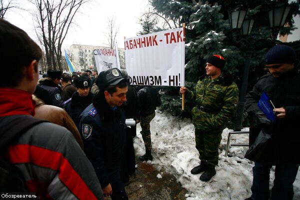 Київським студентам Табачник не заважає. ФОТО