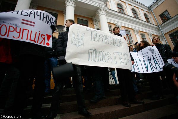 Київським студентам Табачник не заважає. ФОТО