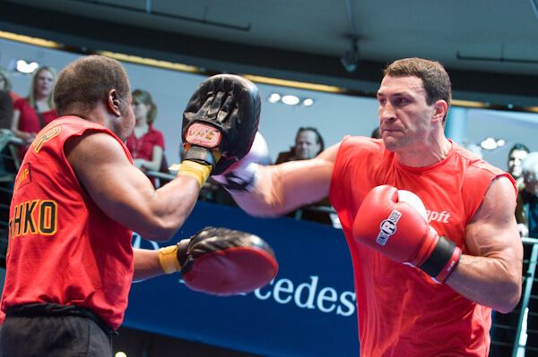 Как Кличко будет "убивать" Чемберса (фото) 