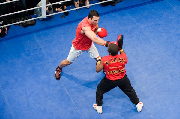 Как Кличко будет "убивать" Чемберса (фото) 